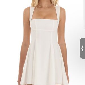 Elegant White Sleeveless Dress